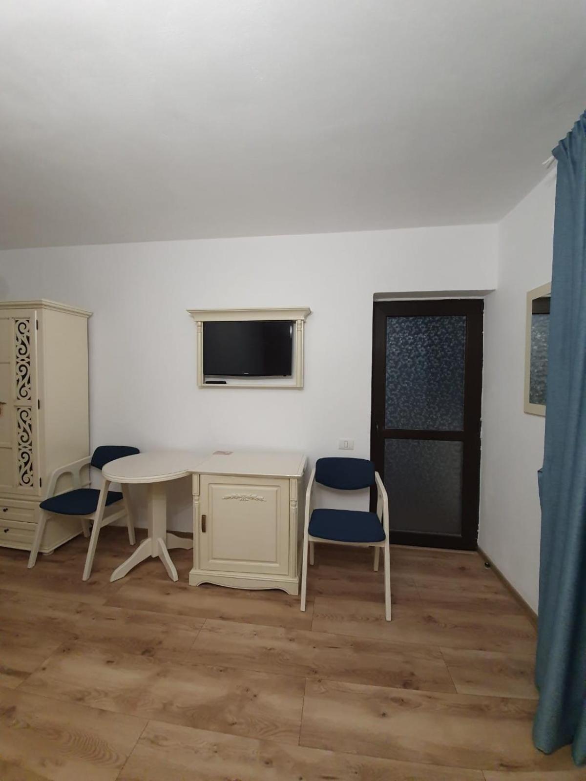 Pensiunea Iasmina Si Pescarul Călimăneşti エクステリア 写真